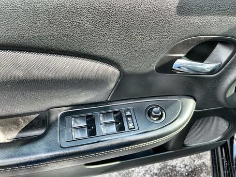 Used 2014 Dodge Avenger SE w/ Blacktop Package FWD image 16