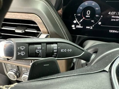 Used 2025 GMC Yukon XL Denali Ultimate AWD/4WD image 24