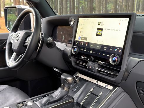 Used 2024 Lexus GX 550 image 22