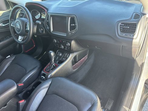 Used 2019 Jeep Compass Trailhawk w/ Cold Weather Group image 12