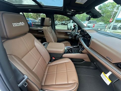 New 2026 Chevrolet Suburban High Country AWD/4WD image 24