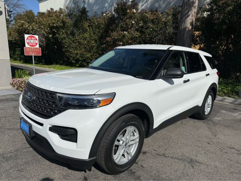 Used 2022 Ford Explorer Base image 2