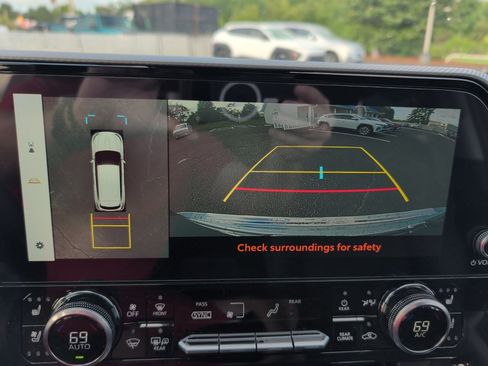 Used 2024 Toyota Highlander Platinum FWD image 23
