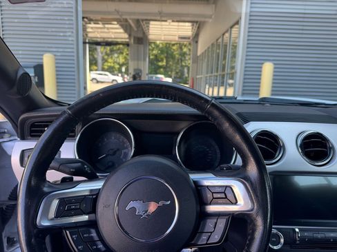 Used 2016 Ford Mustang Premium image 11