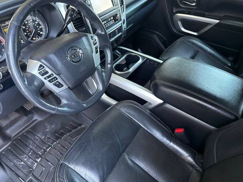 Used 2017 Nissan Titan SL AWD/4WD image 9