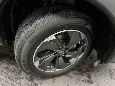 Used 2024 Nissan Rogue SV image 11