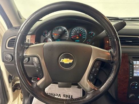 Used 2013 Chevrolet Avalanche LTZ AWD/4WD image 16