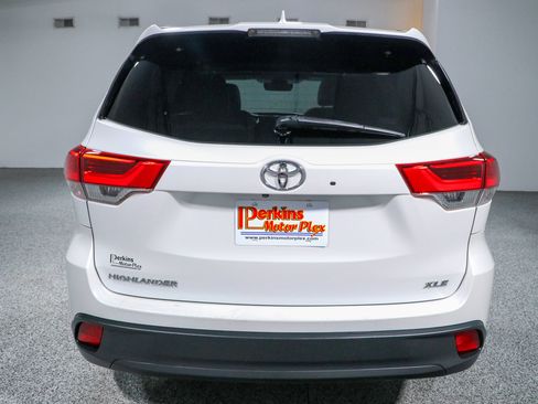 Used 2017 Toyota Highlander XLE FWD image 8