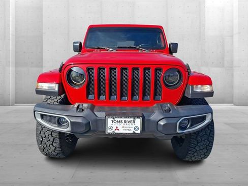 Used 2019 Jeep Wrangler Unlimited Sahara w/ Uconnect 4C Nav & Sound Group AWD/4WD image 2