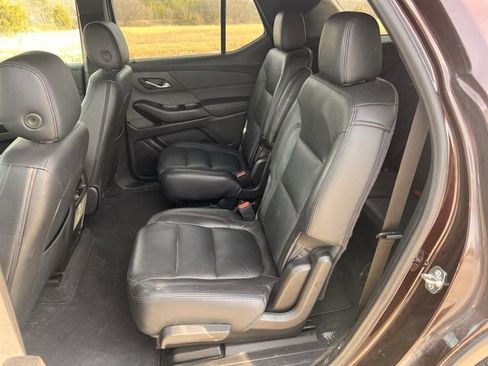 Used 2023 Chevrolet Traverse LT image 29