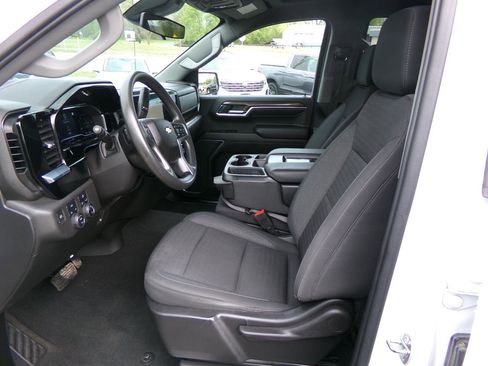 Used 2022 Chevrolet Silverado 1500 LT AWD/4WD image 11