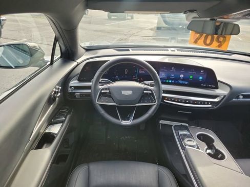 Certified 2024 Cadillac Lyriq Luxury AWD/4WD image 9