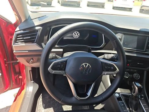 Used 2022 Volkswagen Jetta SE w/ Panoramic Sunroof Package FWD image 11