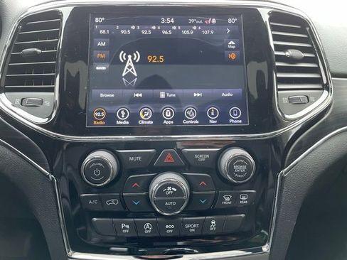 Used 2019 Jeep Grand Cherokee Limited image 19