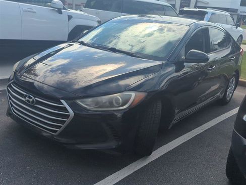 Used 2017 Hyundai Elantra SE FWD image 2