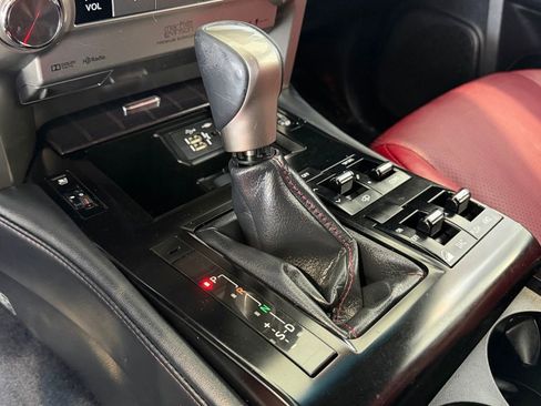 Used 2021 Lexus GX 460 Luxury w/ Sport Design Package AWD/4WD image 29