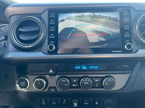 Used 2021 Toyota Tacoma TRD Off-Road w/ Technology Package AWD/4WD image 17
