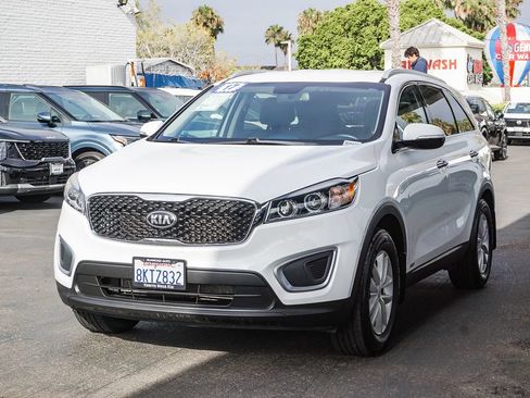 Used 2017 Kia Sorento AWD w/ LX Convenience Package image 3