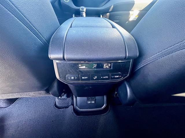 Used 2026 Toyota Highlander XLE AWD/4WD image 18