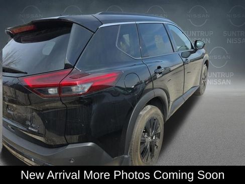 Used 2023 Nissan Rogue SV w/ SV Premium B Package image 3