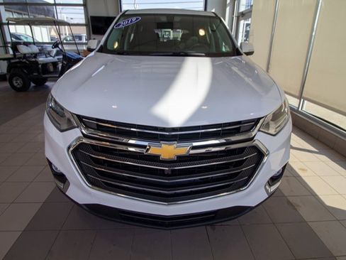 Certified 2019 Chevrolet Traverse LT image 3