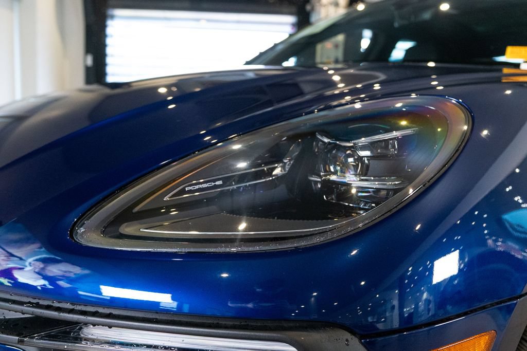 Certified 2025 Porsche Macan AWD/4WD image 13