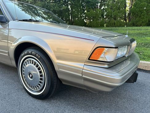 Used 1996 Buick Century Sedan FWD image 48