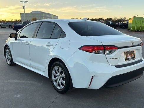 Used 2023 Toyota Corolla LE image 5