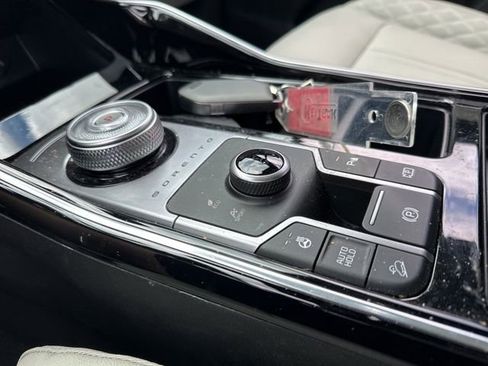 Certified 2025 Kia Sorento SX Prestige AWD/4WD image 11