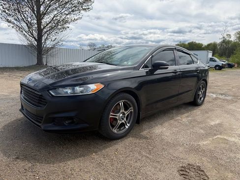 Used 2016 Ford Fusion SE w/ Equipment Group 202A FWD image 1