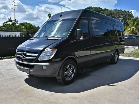 Used 2013 Mercedes-Benz Sprinter 2500 image 3