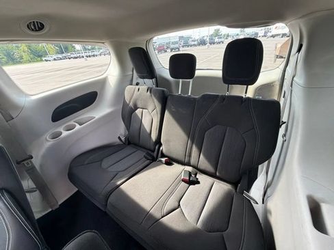 Used 2022 Chrysler Voyager LX FWD image 14