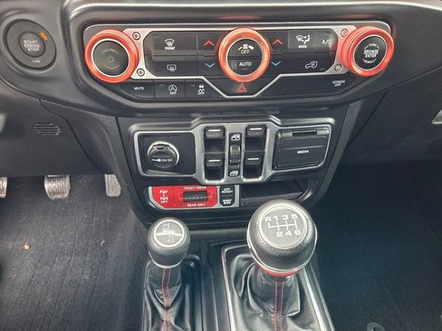 Used 2021 Jeep Gladiator Rubicon AWD/4WD image 19