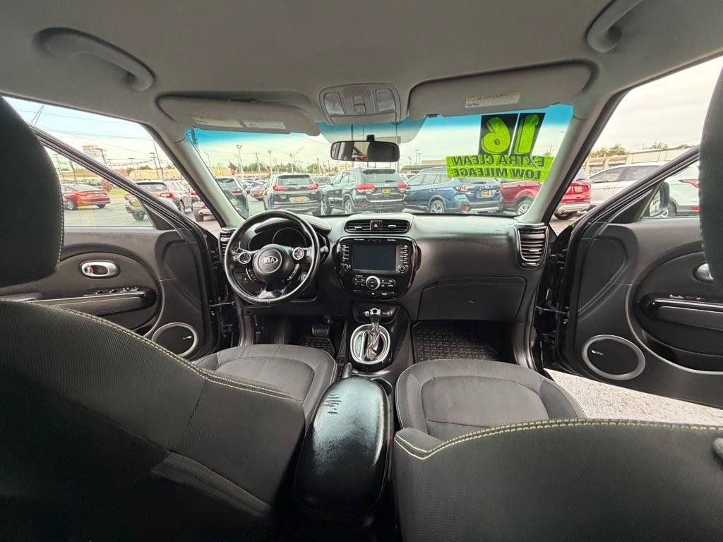 Used 2016 Kia Soul + w/ Audio Package FWD image 17