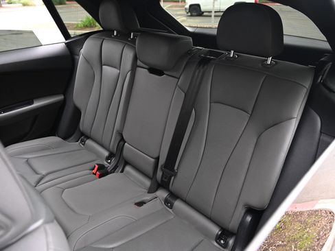 Used 2019 Audi Q8 Premium Plus w/ Premium Plus image 19