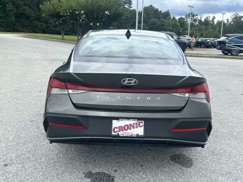 Used 2024 Hyundai Elantra SEL FWD image 6