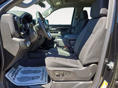 New 2025 GMC Sierra 1500 Elevation image 2