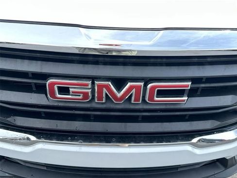 Used 2024 GMC Terrain SLE FWD image 29