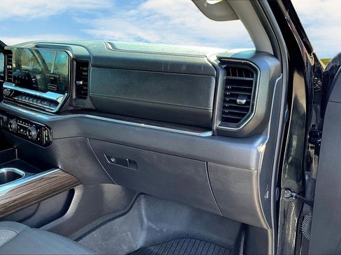 Used 2025 Chevrolet Silverado 1500 LT Trail Boss w/ Convenience Package II image 18