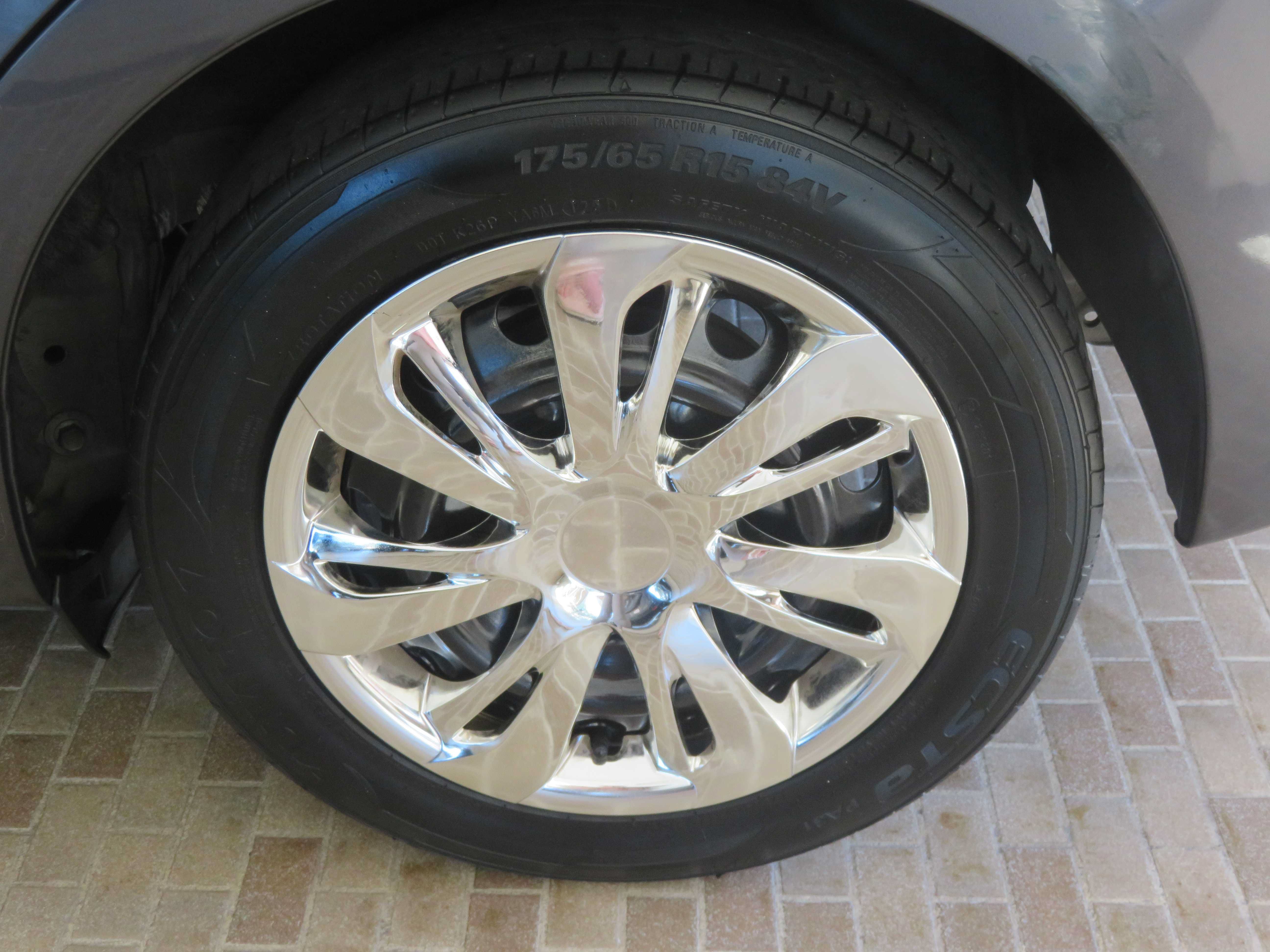 Used 2015 Toyota Yaris L FWD image 8
