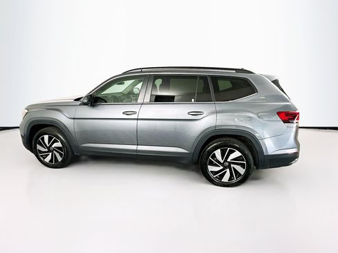 Used 2025 Volkswagen Atlas SE FWD image 4