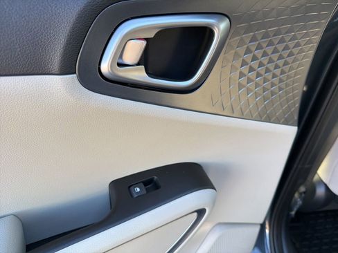 Certified 2025 Kia Soul EX image 25