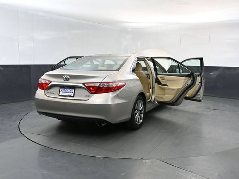 Used 2016 Toyota Camry XLE w/ Moonroof Package FWD image 29