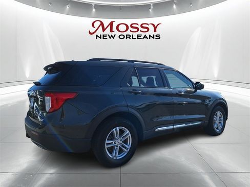 Used 2022 Ford Explorer XLT w/ Equipment Group 202A image 5