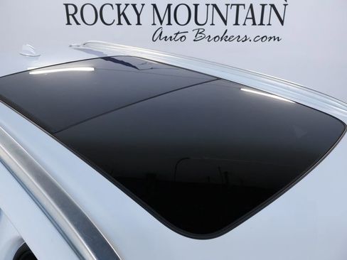 Used 2020 Volvo XC90 T6 Momentum image 12