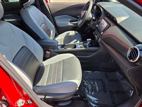 Certified 2023 Nissan Kicks SR w/ SR Premium Package FWD image 18