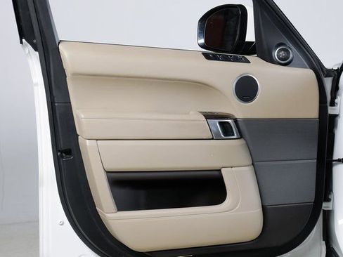 Used 2016 Land Rover Range Rover Sport HSE image 27