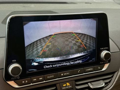 Used 2023 Nissan Altima 2.5 SV FWD image 13