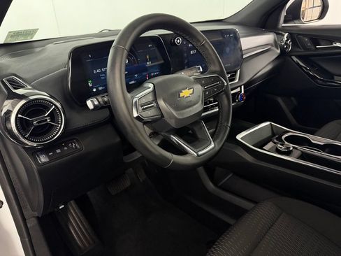 Used 2026 Chevrolet Equinox LT AWD/4WD image 19