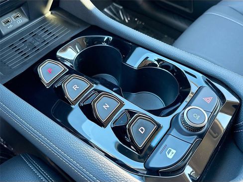 New 2025 VinFast VF 8 Eco AWD/4WD image 16